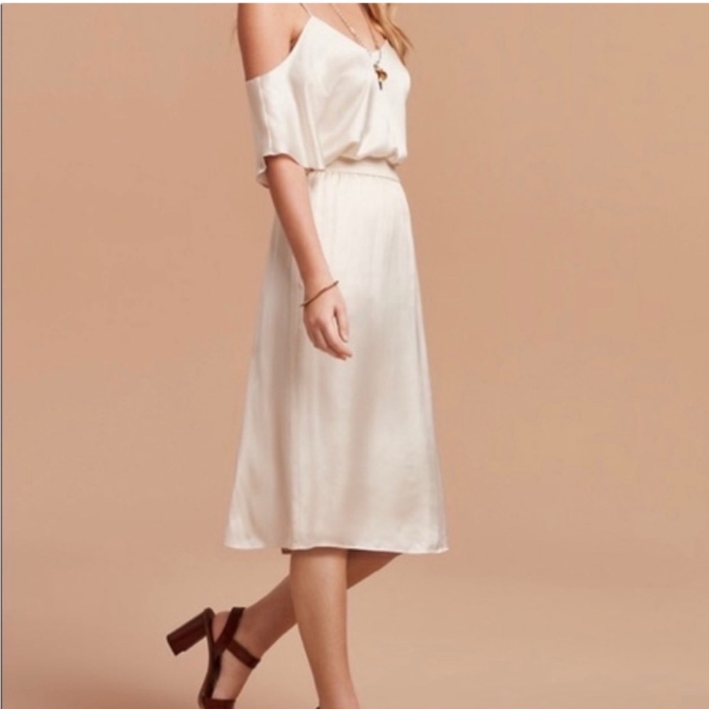 Aritzia Wilfred satin skirt Size Small
